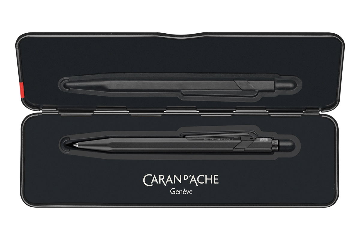 Een Caran d'Ache 849™ COLORMAT-X Premium Black Set koop je bij Pengraveren.nl